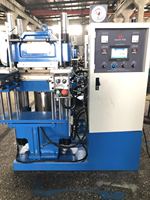 Machine à poinçonner par compression, caoutchouc, pour moulage par pression
