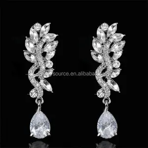 Fashion Leaf Shaped Crystal Drop Earrings Clear Rhinestone Dangle Earrings Wedding Party Gift for Women