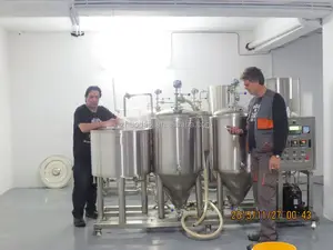Fermentar a cerveja homebrew equipamentos 100l com 2 tanques de fermentação