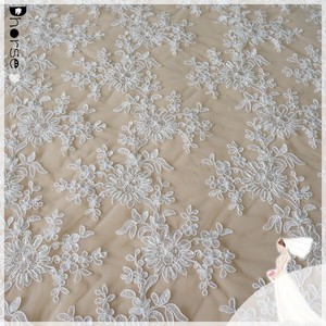 Fabricant chinois brodé <span class=keywords><strong>Alencon</strong></span> blanc perlé dentelle tissu pour robe de mariée - Product Image 2