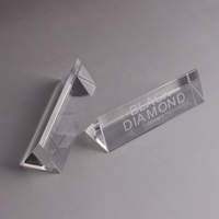 En gros Gravé Triangle Prisme En Cristal Presse-papiers Clair Prisme Triangulaire En Verre Optique À Vendre