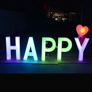 Lumière <span class=keywords><strong>de</strong></span> scène mobile à 26 LED pour la décoration, le <span class=keywords><strong>bureau</strong></span>, le commerce <span class=keywords><strong>de</strong></span> détail - Lettres lumineuses KISS ME LOVE MARRY ME - Product Image 2