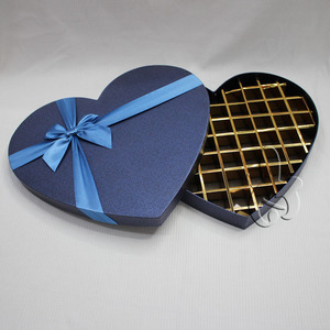 <strong>Wholesale</strong> Fancy <strong>Heart</strong> <strong>Shaped</strong> <strong>Chocolate</strong> <strong>Box</strong> with Blue Ribbon Bowknots and Pattern - Product Image 3