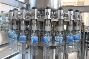 <span class=keywords><strong>Pas</strong></span> <span class=keywords><strong>cher</strong></span> et bonne qualité 6 têtes mineur l'<span class=keywords><strong>eau</strong></span> 3in1 bottelling machine de remplissage - Product Image 2