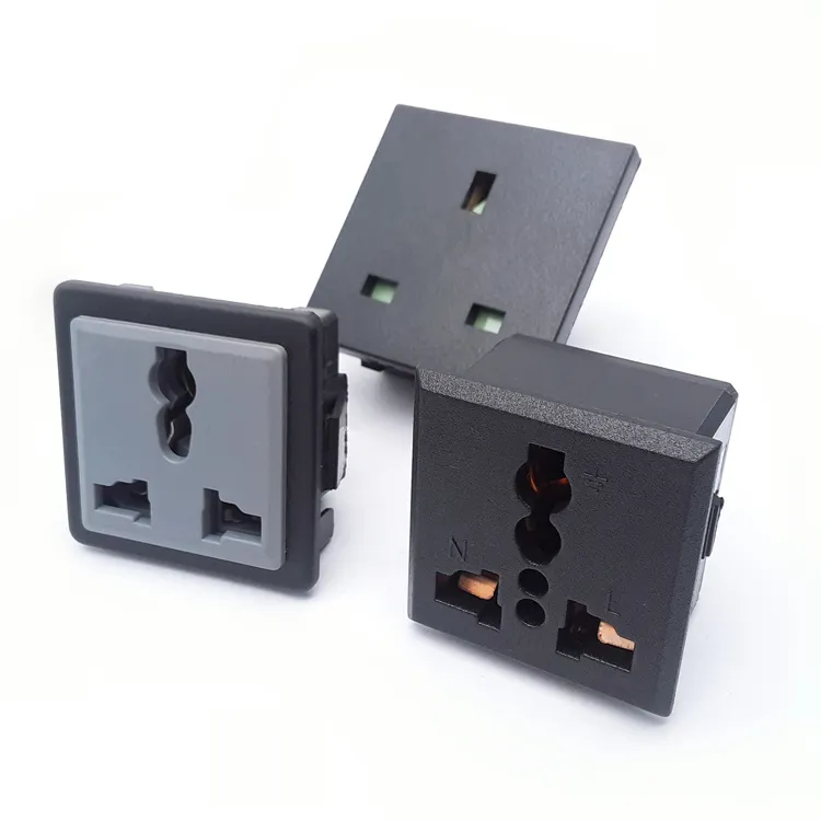 Hoge kwaliteit AC power inlaat 2 pin embedden uk plug 16amp vrouwelijke industriële muur 3 pin socket