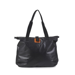 <span class=keywords><strong>Sac</strong></span> de <span class=keywords><strong>plage</strong></span> pliable léger en TPU imperméable personnalisé OEM, <span class=keywords><strong>fermeture</strong></span> éclair, noir, pour sports nautiques - Product Image 2