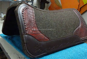 Sudadero para Caballo Ridier's Trust, 100% Fieltro de Lana Merino, Cuero Indio Genuino, 32x32 Pulgadas, Estampado de Cocodrilo Gris Natural, Duradero - Product Image 2