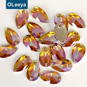 Oleeya 핫 세일 16mm 수지 크리스탈 AB 삼각형 보석 플랫 백 바느질 모조 다이아몬드 신발에 - Product Image 4