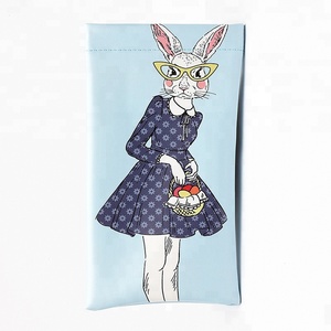 Borsa per occhiali personalizzata con piume blu per occhiali da sole e occhiali da lettura graziosa custodia morbida in pelle sintetica con animali stampati - Product Image 2