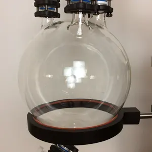 Évaporateur rotatif électrique industriel vertical de 20L Distillation de verrerie à l'échelle de laboratoire avec refroidisseur à moteur pour un usage professionnel