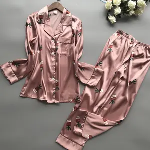 Hohe Qualität Langarm Satin Gedruckt Weihnachten Silk Pyjamas Sets Frauen Nacht Tragen Schlaf Tragen