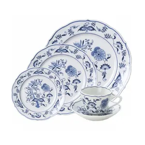 Stoviglie in ceramica blu e bianca piatto da pranzo tradizionale in porcellana lucidata