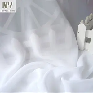 Nanyeeสิ่งทอแสงสีขาวสว่างชีฟองผ้าตกแต่งงานแต่งงาน