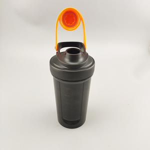 Bouteille en plastique, shaker classique, parfait pour les shakes protéinés et les pré-entraînements, avec un compartiment à pilules, boule mélangeuse, logo personnalisé - Product Image 3
