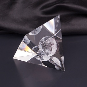 Personalisierte <span class=keywords><strong>3D</strong></span> <span class=keywords><strong>Laser</strong></span> Kristall Pyramide Für Büro Desktop Dekoration - Product Image 6