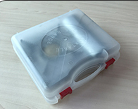 Con custodia in plastica