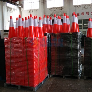 Flexible Sicherheit 750mm Verkehrs kegel Verkehrs sicherheit PVC-Kegel mit schwarzer Basis - Product Image 5