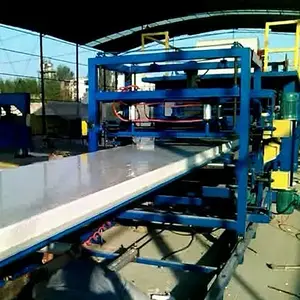 Machine pour fabriquer des panneaux muraux, appareil pour créer des sandwichs EPS