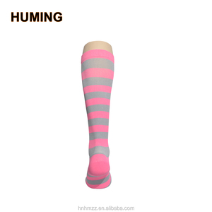Vente <span class=keywords><strong>chaude</strong></span> rayé vélo nylon hommes de compression chaussettes - Product Image 1