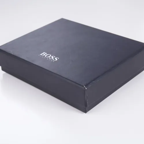Caja negra con hoja de plata de lujo negro cajas dentro de la impresión de embalaje de ropa de cajas con anilla de metal