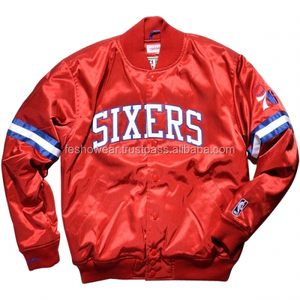 Blouson Bomber en Satin Rouge de Haute Qualité et Très Demandé pour Hommes, Style Baseball Universitaire, Col Montant, Logo Frontal, Décontracté, OEM - Product Image 1