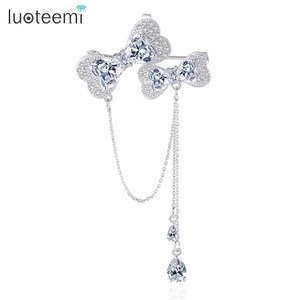 LUOTEEMIロングラインシャイニーフラワーシェイプカッパーダブルバタフライマイクロ舗装パールスターブローチ女性パーティー用 - Product Image 1