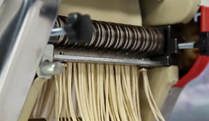 <span class=keywords><strong>Pas</strong></span> <span class=keywords><strong>cher</strong></span> prix électrique <span class=keywords><strong>machine</strong></span> <span class=keywords><strong>à</strong></span> pâtes - Product Image 3