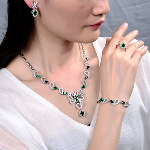 Elegante chapado en oro Micro Pave CZ Esmeralda pendientes pulsera anillo y collar conjunto de joyas - Product Image 6