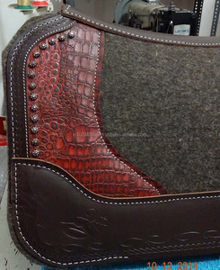 Selle de cheval Ridier's Trust en feutre 100% laine mérinos, cuir véritable indien, 32x32 pouces, gris naturel, imprimé alligator, durable - Product Image 4