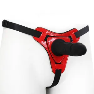 Ultimo Disegno Unisex PVC Nero e Rosso Sexy Della Biancheria Del Costume di Castità Imbracatura Dildo Pantaloni