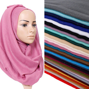 بيع بالجملة أزياء شال لامع لون واحد حجاب امرأة مسلمة بريق فسكوزي وشاح طويل - Product Image 4