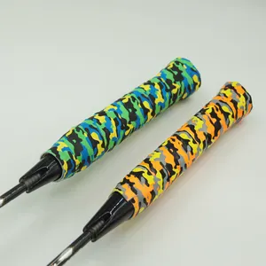 Renkli badminton kavrama raket için baskı tasarımı ile