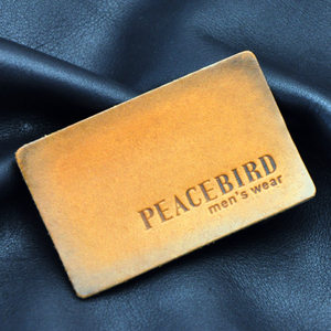 אופנה יוקרה באיכות גבוהה אופנה חם הטבעה מותאם אישית deboss סמל עור חום תווית תיקון ג 'ינס - Product Image 4