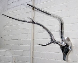 Hecho a mano montado en la pared cabeza de aluminio Decoración elegante diseño de metal para decoración de interiores - Product Image 1
