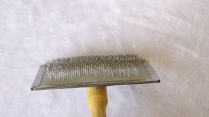 Poils sûrs pour chiens et chats, brosse de nettoyage et de toilettage avec un Long manche en bois épais - Product Image 2