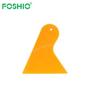 Treo Lỗ Nhựa Hình Tam Giác Nhỏ Giống Cây Chổi Scraper - Product Image 3