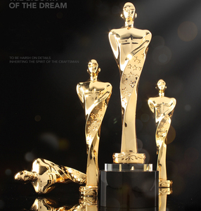 Fashional oro <span class=keywords><strong>Oscar</strong></span> pequeño hombre metal <span class=keywords><strong>trofeo</strong></span> <span class=keywords><strong>de</strong></span> cristal en forma <span class=keywords><strong>de</strong></span> humanos Premio <span class=keywords><strong>trofeo</strong></span> - Product Image 1