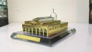Modello della Moschea Al Aqsa in Cristallo, Artigianato Islamico Fatto a Mano in Cristallo - Product Image 1