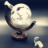 Fabriqué à la main plus grand gravé 850ml verre whisky vin eau verre Globe carafe coffret cadeau verrerie avec Base en bois