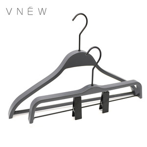 Perchas de Plástico de Lujo al por Mayor con Logotipo Personalizado para Tiendas de Ropa de Moda Rápida - Product Image 6