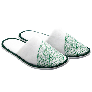 Pantuflas Desechables Blancas de Felpa para Hombre de Hotel Ecoway, No Abiertas, Económicas - Product Image 1