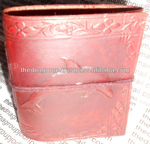 Diario de cuero con cierre de rosca y diseño de pez en relieve genuino al por mayor - Product Image 1