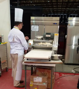 <span class=keywords><strong>Laminoir</strong></span> à pâte automatique <span class=keywords><strong>de</strong></span> <span class=keywords><strong>table</strong></span>, petite machine à rouler la pâte pliable - Product Image 5