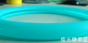 Cas de volant de direction de silicone fournisseur de la Chine conception de rainure irrégulière brillant dans l'obscurité-bleu