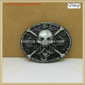 Buc9237 buckle3d rage adulte, mens. crâne et os croisés avec snakes ouest boucle de ceinture en argent - Product Image 1