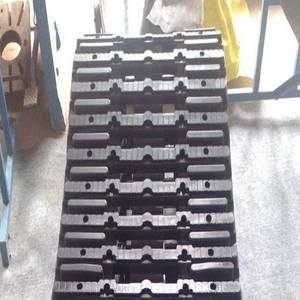 Резиновая гусеница для дорожного колеса Hagglunds BV 206/BV 206/<span class=keywords><strong>BV206</strong></span> - Product Image 5