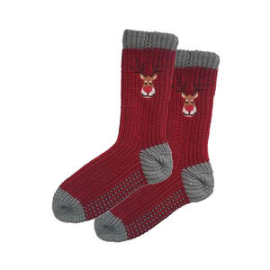 Vente en gros de chaussettes en tricot à imprimé animal-Chaussettes d'hiver antidérapantes pour femmes avec poignées en silicone, chaussettes floues à texture de pull OEM - Product Image 2