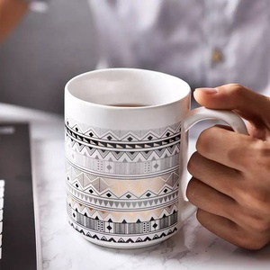 Nuovo design di alta qualità in pieno curvatura decalcomania divertente a buon mercato tazza di ceramica da <span class=keywords><strong>caffè</strong></span> con coperchio per l'ufficio - Product Image 4