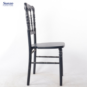 Silla de Comedor Apilable Estilo Napoleón, Negra, de Madera - Product Image 6
