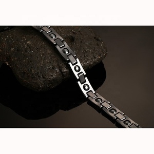 Bracciale di ematite magnetica in ceramica da 10mm in nero e oro per uomo braccialetti di moda incentrati sulla salute - Product Image 6